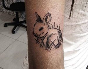 Baby Kaninchen Design auf dem Arm Schwarz