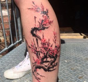 Aquarell Kirschblüten Design auf der Bein
