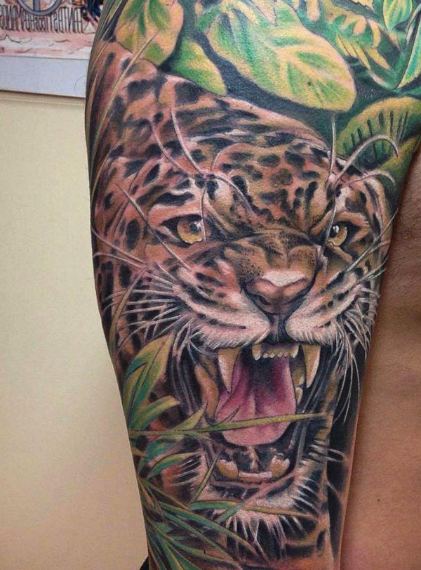 Leoparden tattoo arm