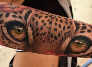 Leoparden Augen Realistisch am Unterarm