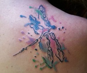 Aquarell Libelle Tattoo am Schulterblatt