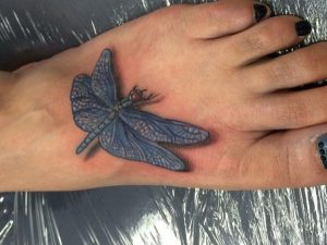 3D Tattoo Libelle am fuß