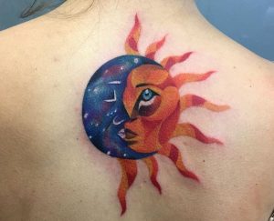 Mond und Sonne Gesicht Tattoo Design am Rücken