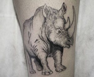 Nashörner Tattoo am Unterschenkel Schwarz und weiß