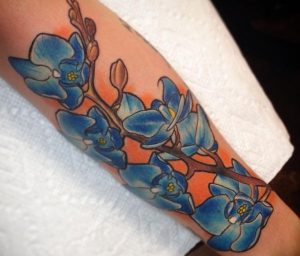 Orchidee Lila Tattoo auf dem Arm