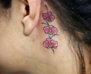 Orchidee Rose Design hinter dem Ohr