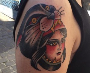 Aztec Panther Tattoo am Oberarm