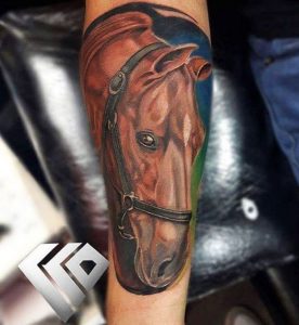 Realistisch Pferdekopf Tattoo Design auf dem Arm