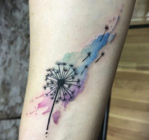 Wasserfarben Pusteblume Tattoo am Unterarm
