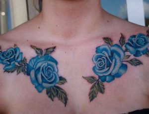 Blauen Rose Design auf der Brust