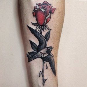 Rose mit Dorn und Schwalbe Tattoo Design