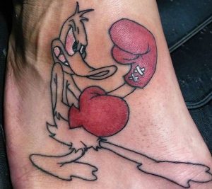 Daffy Duck Fuß Tattoo