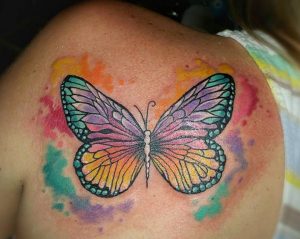 Wasserfarben Schmetterling Design am Schulterblatt
