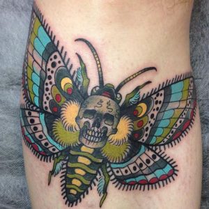 Schmetterling mit Totenkopf Tattoo Design