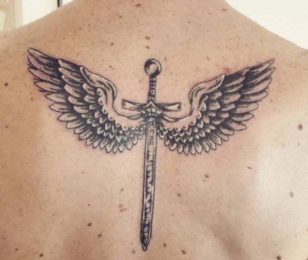 Motive engel mit schwert tattoo Schutzengel Tattoo