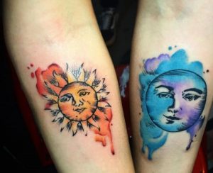 Wasserfarben Sonne und Mond Desgin am Unterarm