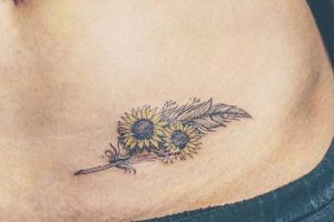 Sonnenblumen mit Feder Design am Bauch