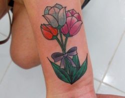 Tulpen Design am Handgelenk