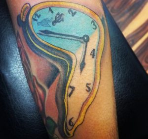 gebrochene oder Schmelz Uhr Tattoo Dali Design